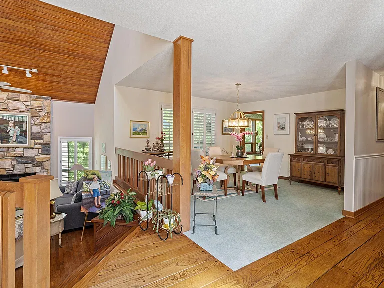 Real listing living space at 2013 Weybridge Drive