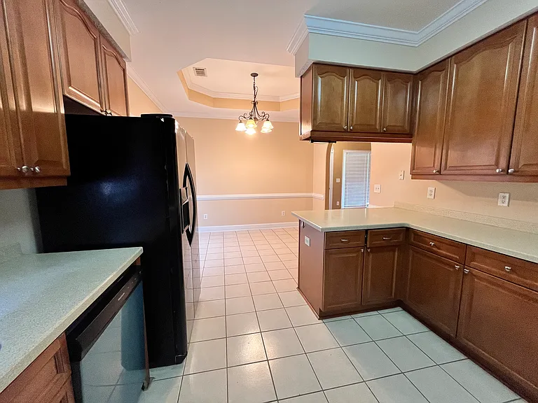 731 Berry Ln — Photo 6