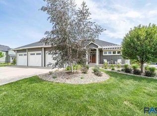 8603 E Sassafras St, Sioux Falls, SD 57110