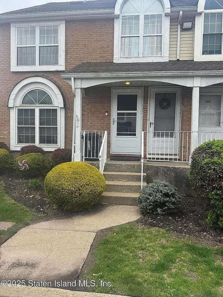 4 bed, 1421 sqft, $3,500 — Photo 1