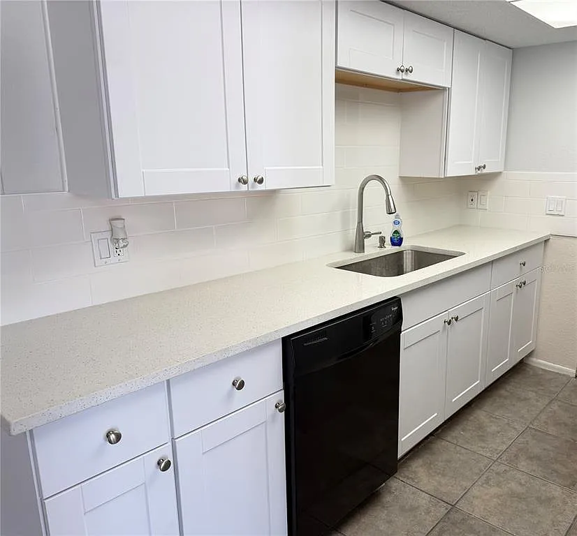 2 bed, 1.0 bath, 1128 sqft, $1,750 — Photo 2