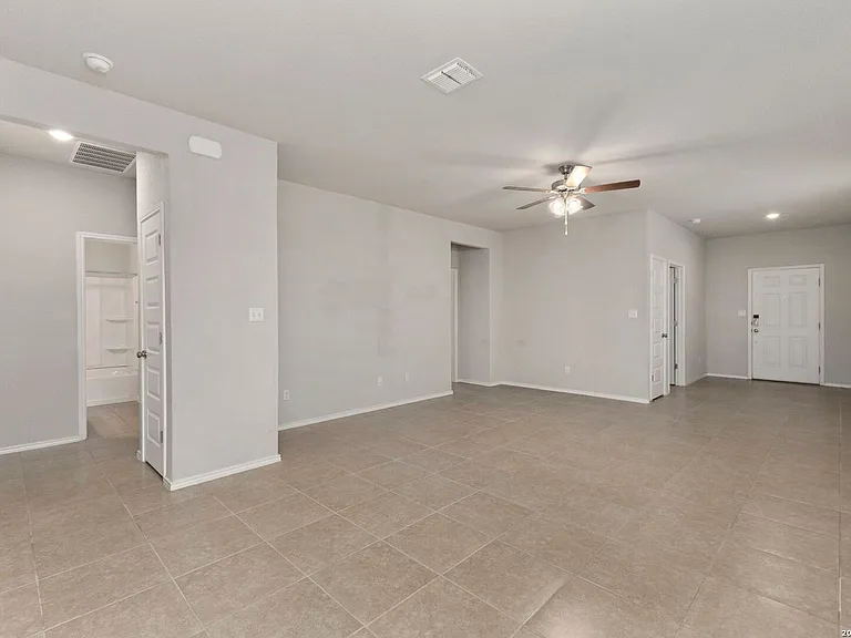 10019 Rancho Real Rd — Photo 3
