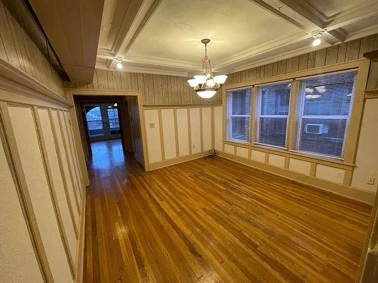 506 Kirby St E — Photo 13