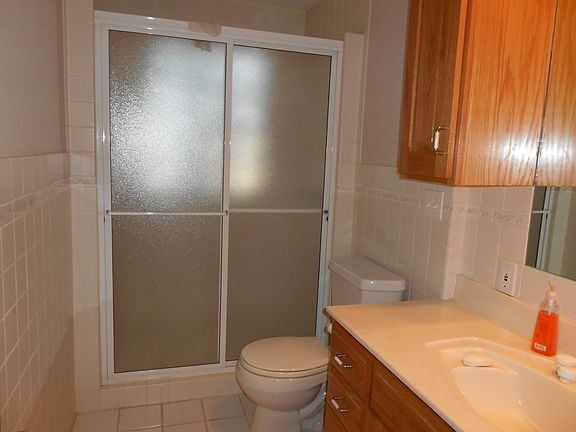 4th image of 830 Court St