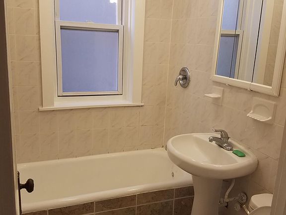 4th image of 5740 N Artesian Ave #1