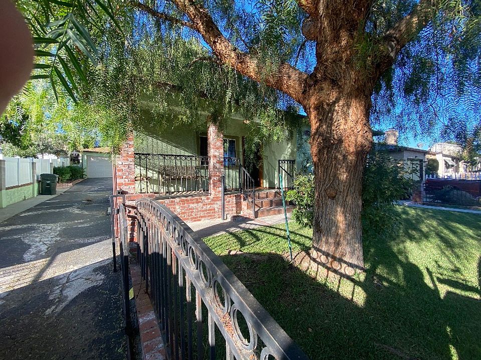2nd image of 2551 Evelyn St