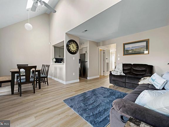 4th image of 20852 Spring Lake Dr Unit 405