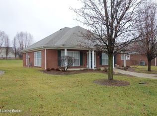 828 Garden Pointe Dr, Simpsonville, KY 40067