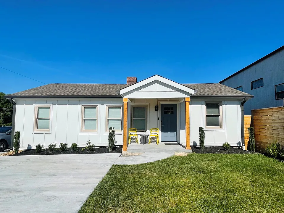 2117 Gladstone Ave