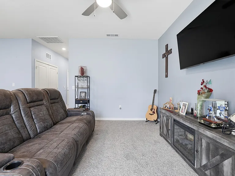 7812 Strawberry Ln — Photo 6