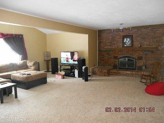3rd image of 218 Walker Dr