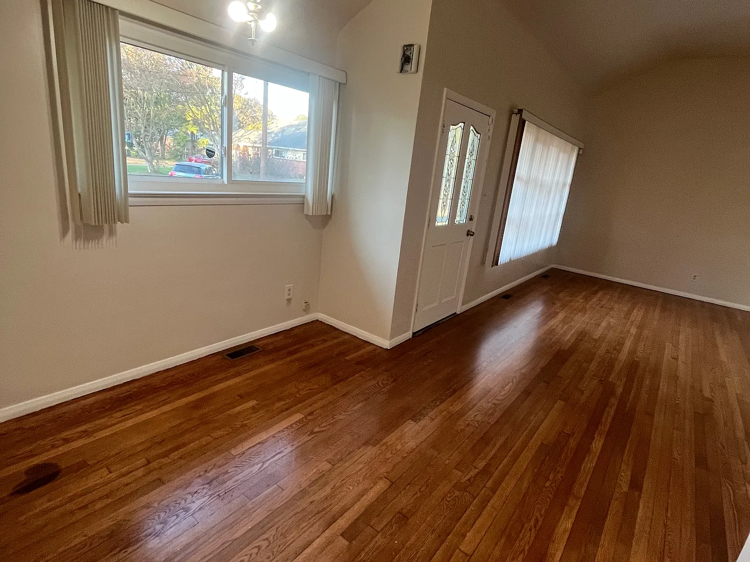 4 bed, 1905 sqft, $2,450 — Photo 2