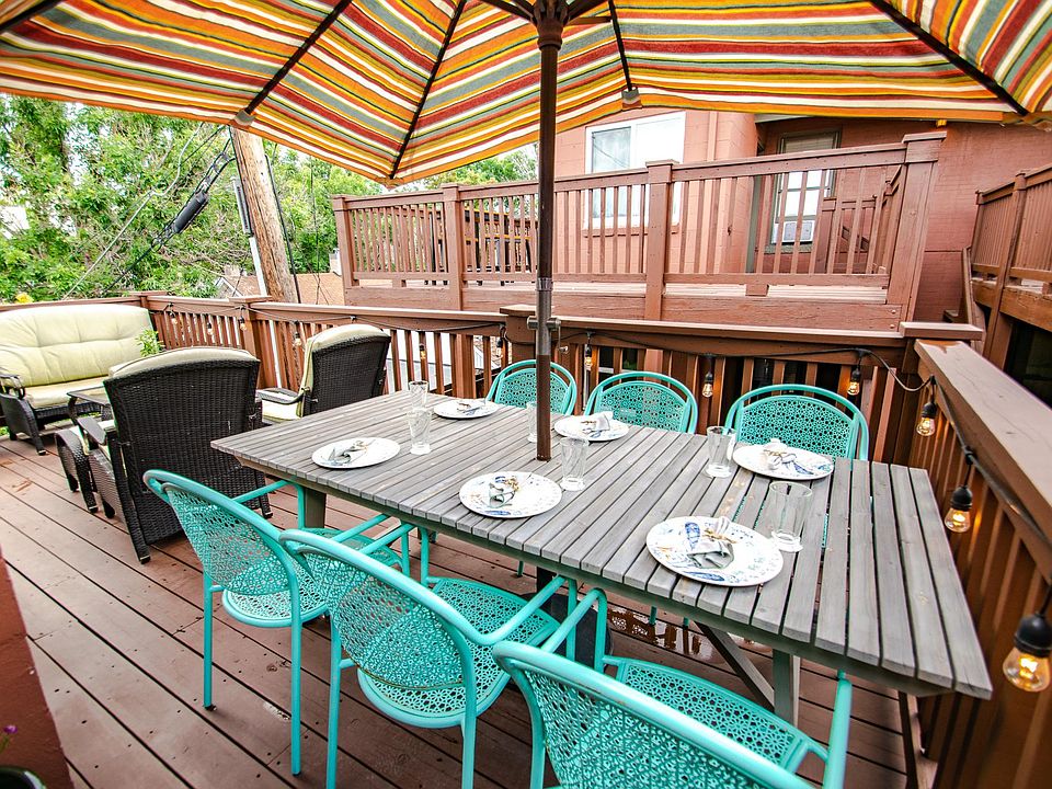 Spacious back deck