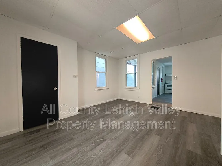 137 S 12th St — Photo 3