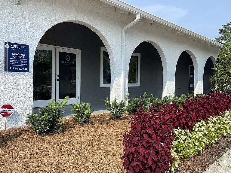 Crescent Place Apartments and Townhomes — Photo 40