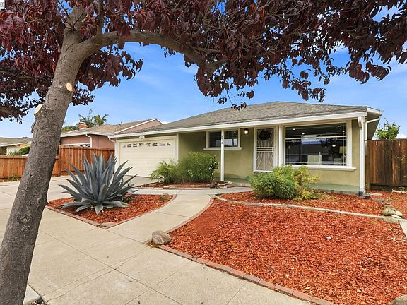 2nd image of 824 Moraga Dr