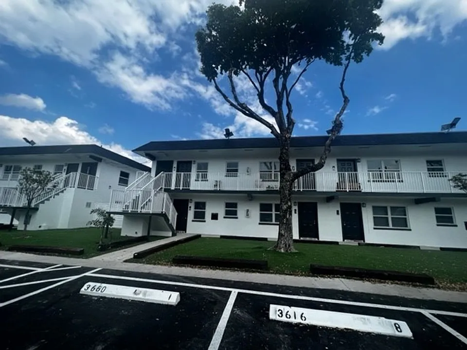 Building Photo 3