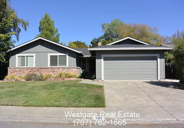 530 Chase St — Photo 2