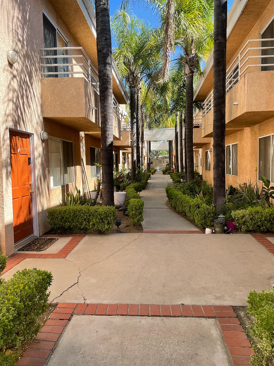 Building Photo - 9575 Laurel Canyon Blvd #9