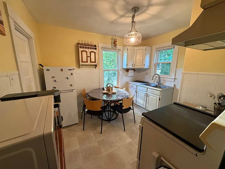 1319 Schirmer Ave — Photo 4
