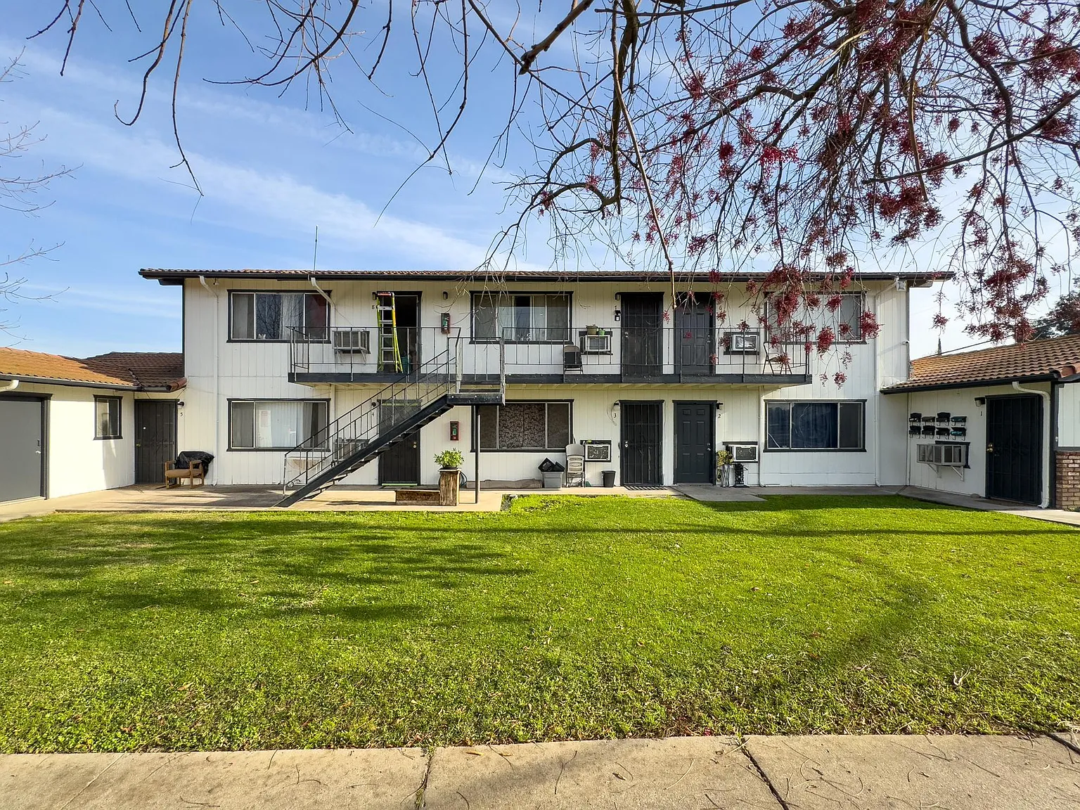 Evergreen Park Apartments — Photo 2