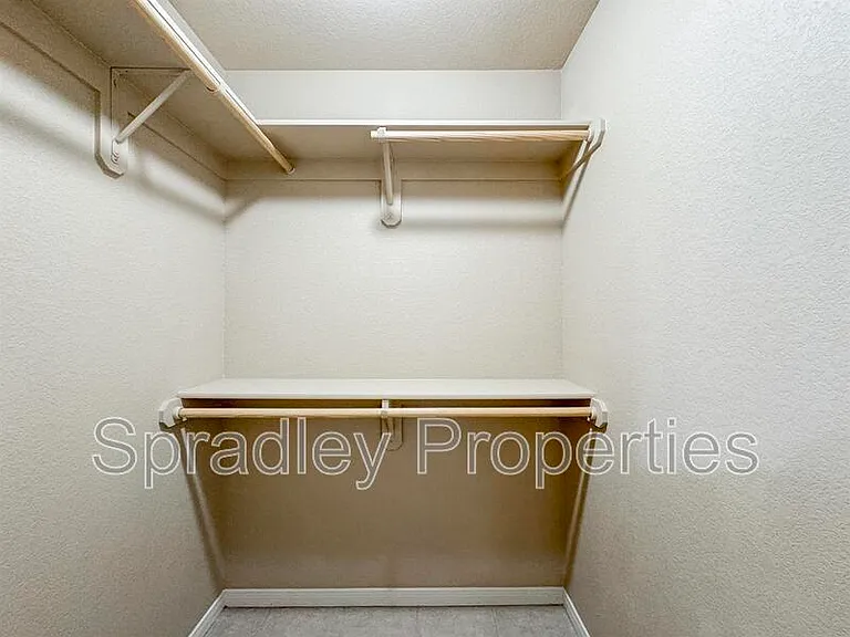 715B E Ridge Blvd — Photo 9