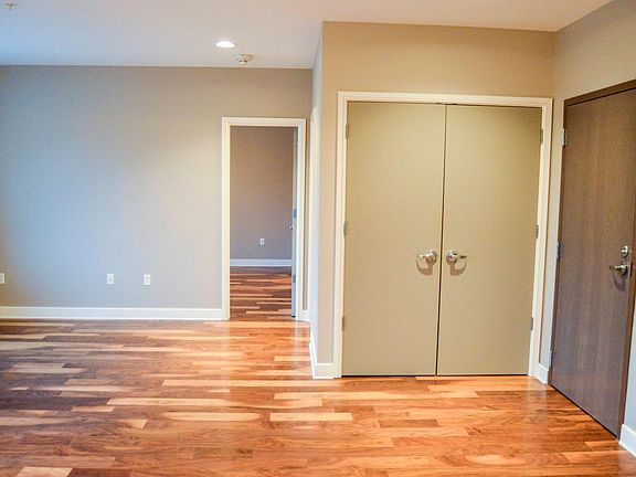 3rd image of 425 Michigan Ave #1