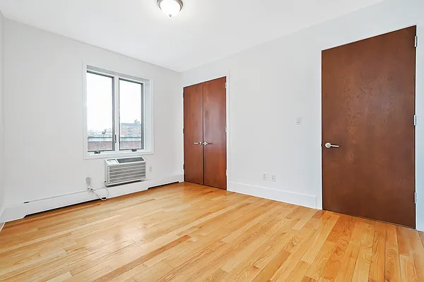 Sold by Daniel Gale Sotheby's International Realty | media 18