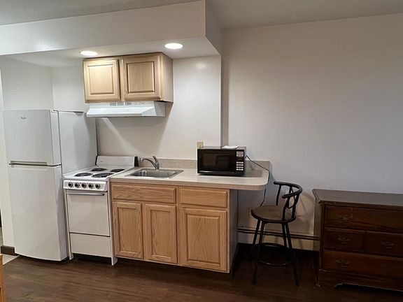 3rd image of 312 Green St APT 4