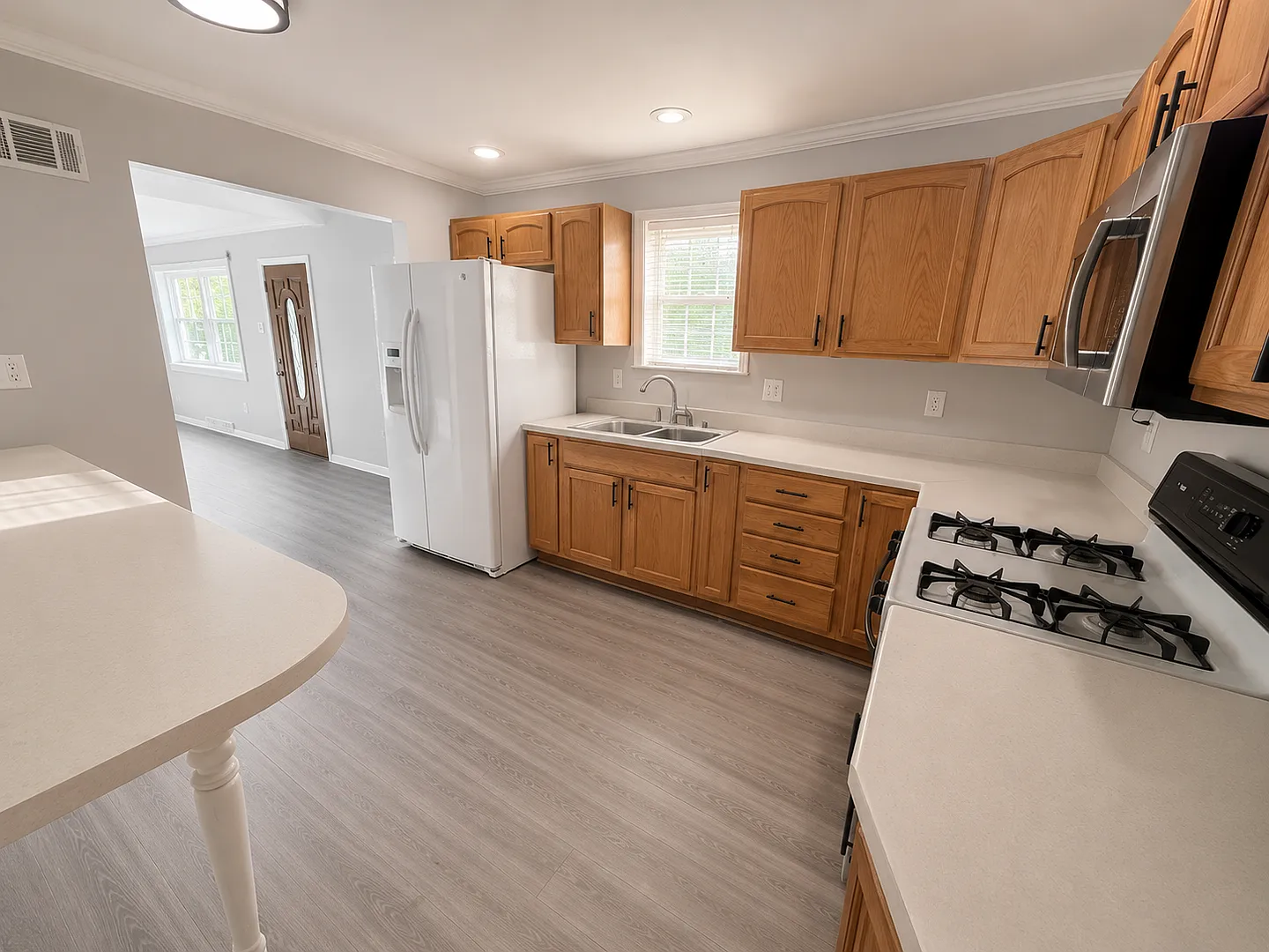 Renovated 2 Bed + Finished Basement | 1.5 Bath | Half Off Deposit | All Housing Vouchers Welcome! — Photo 4