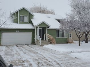 149 Green Court Dr, Elk Point, SD 57025