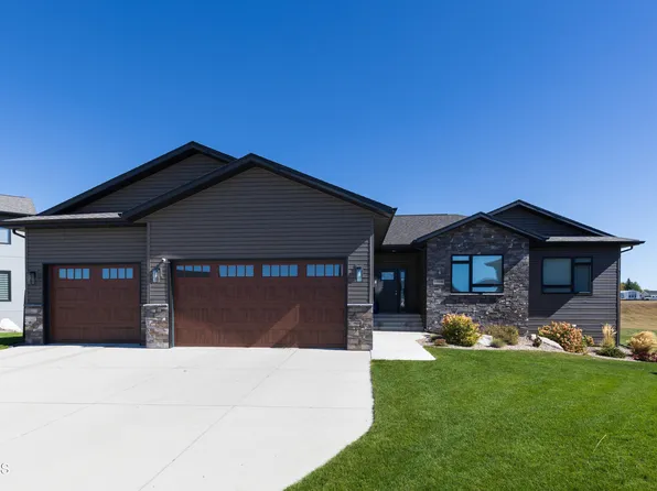 1208 Plains Bnd SE, Mandan, ND 58554