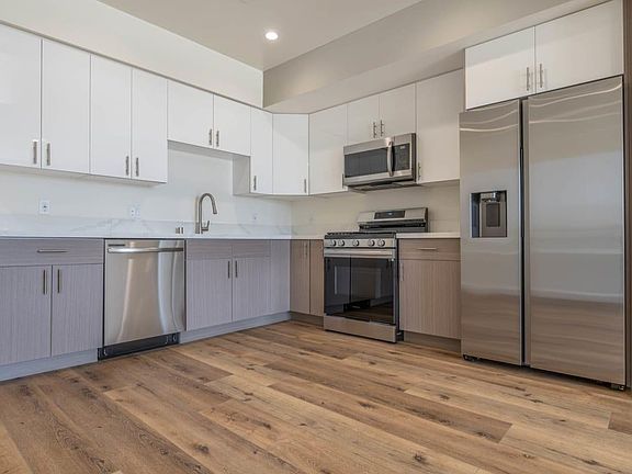 2nd image of 10247 Variel Ave #F4f356bf7