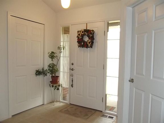 4th image of 2709 Bluewater St