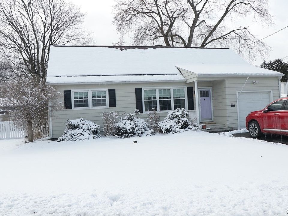 1st image of 203 Crestwood Dr