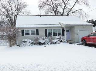 203 Crestwood Dr, North Syracuse, NY 13212