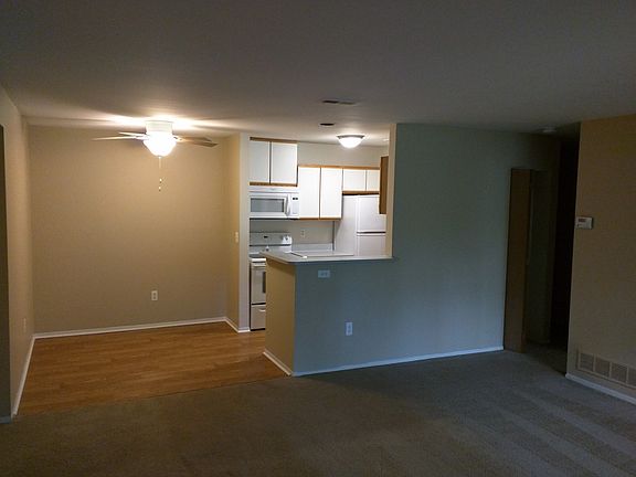 Dining room w/Wood Vinyl
