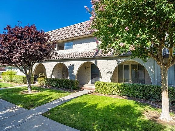 2nd image of 24205 La Glorita Cir
