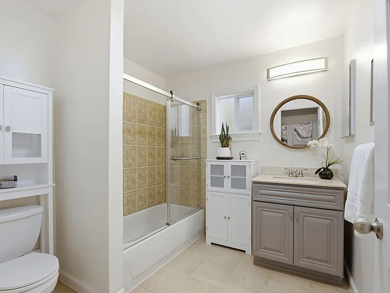 2323 Mastlands Dr — Photo 33