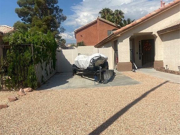 4th image of 5741 Royal Castle Ln
