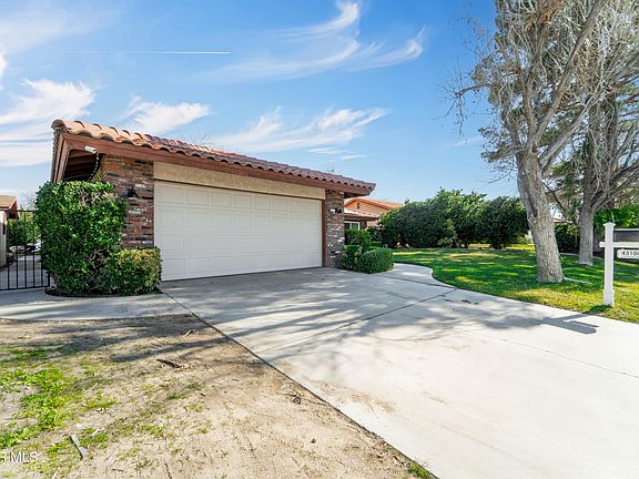 3rd image of 43100 Cherbourg Ln