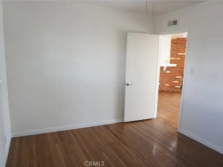 5540 Balboa Blvd — Photo 42