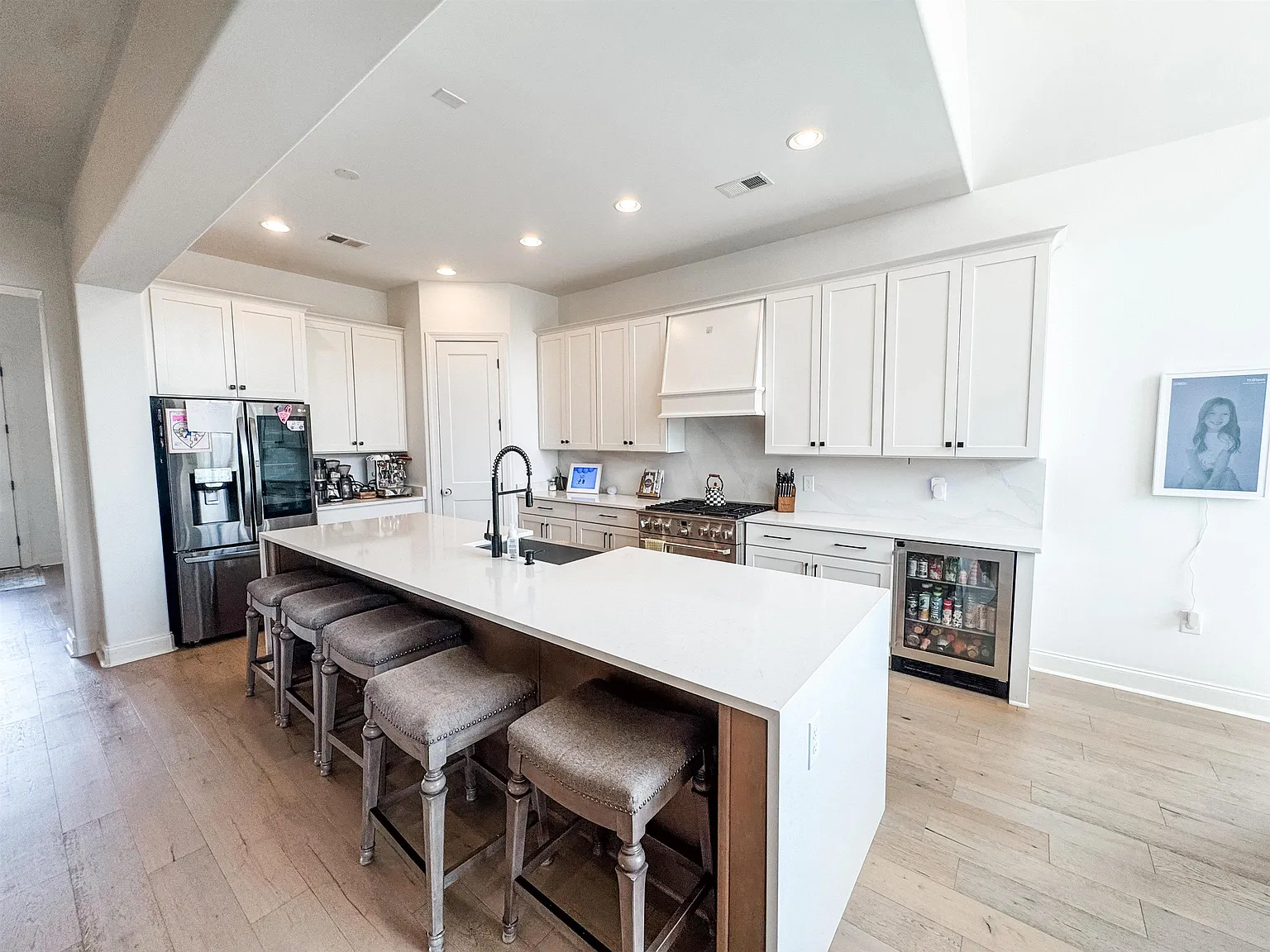 5 bed, 3.5 bath, 3295 sqft, $4,000 — Photo 4