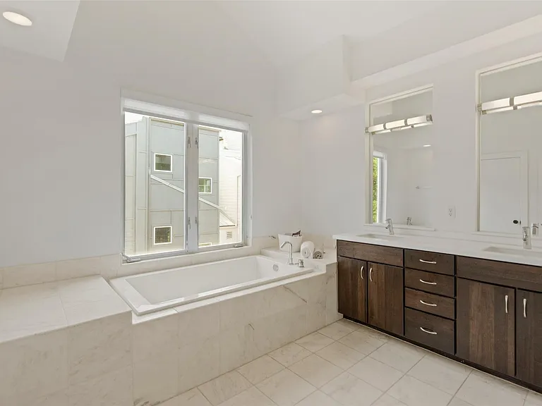 1500 Summit St #5 — Photo 23