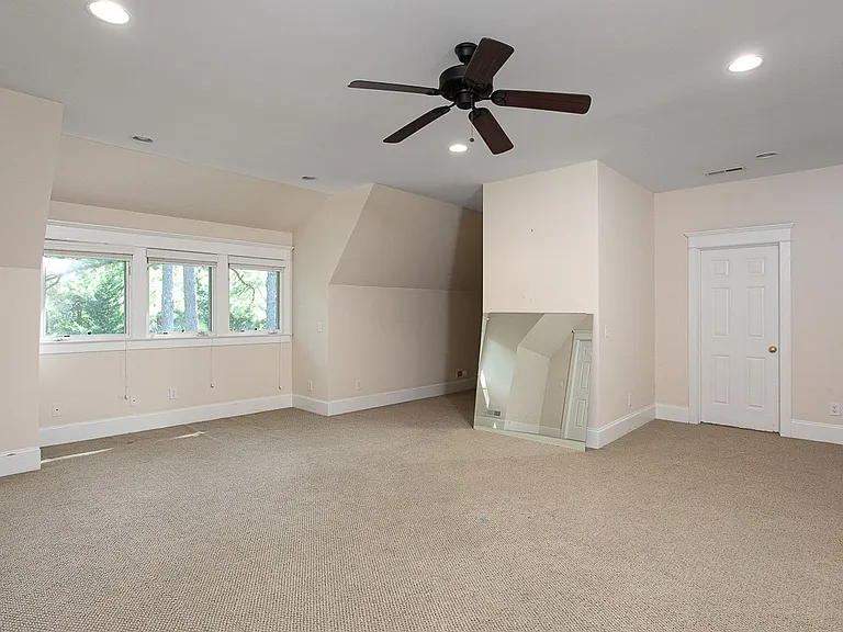 81103 Alexander — Photo 22