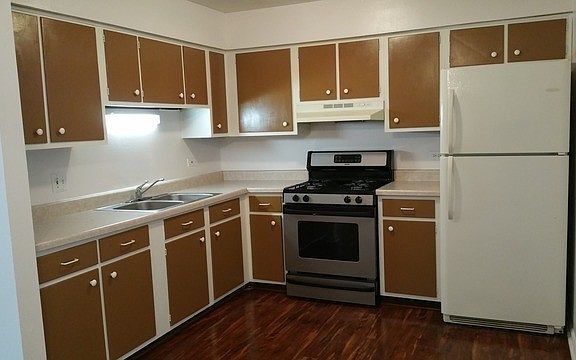 5th image of 659 Fullerton Ct #207
