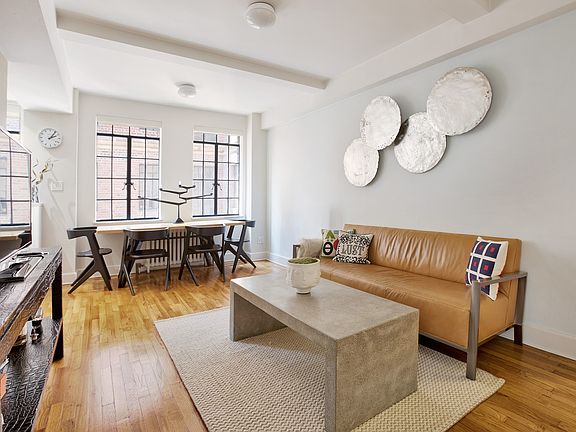 2nd image of 333 E 43rd St APT 806