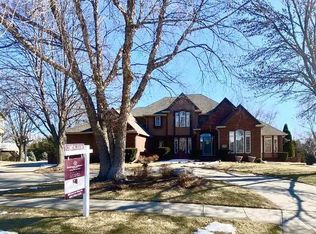 18431 Poppleton Cir, Omaha, NE 68130