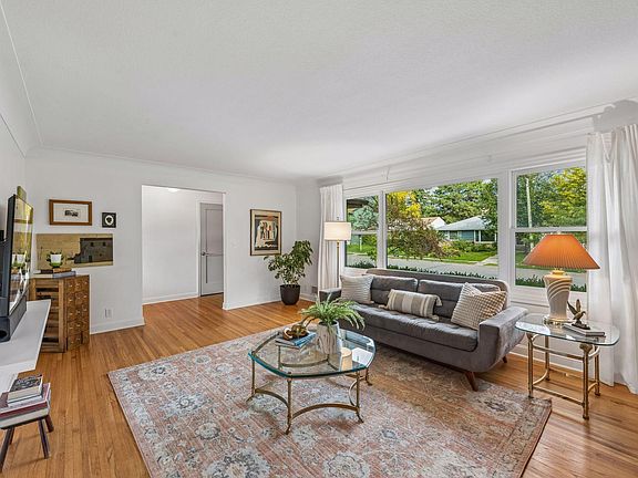 3rd image of 6032 Oliver Ave S