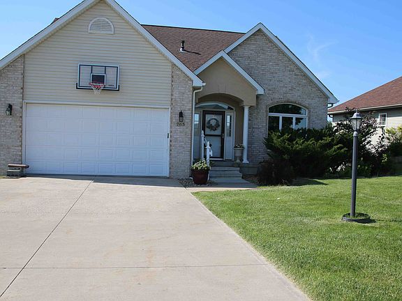 765 Lincolnshire Pl.